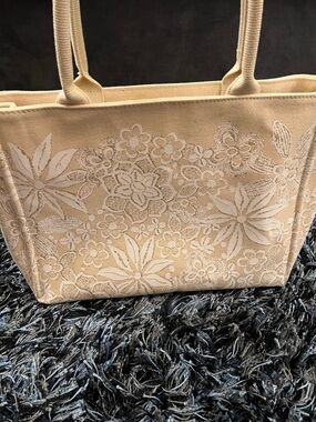 ✨ Oscar de la Renta for Neiman Marcus ✨
Stunning designer purse